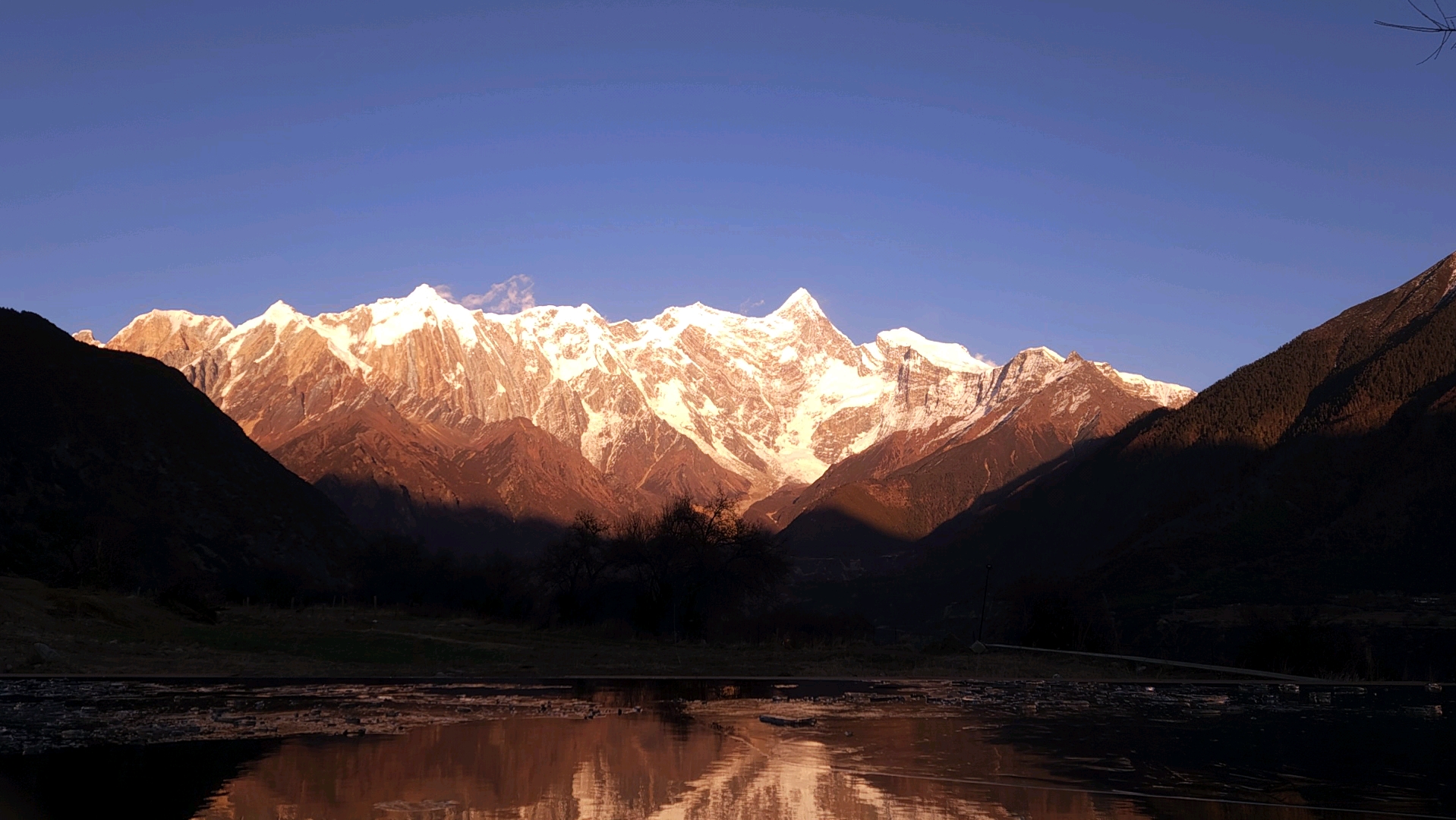 12.30 南迦巴瓦峰日照金山 见者好运!