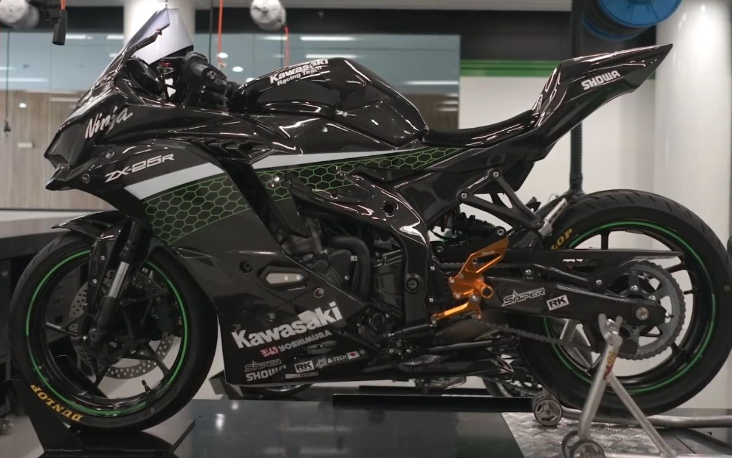 川崎 Ninja ZX25R 碳纤维改件哔哩哔哩bilibili