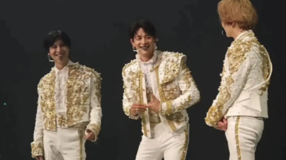 おすすめ SHINee/SHINee [初回限定 WORLD 2016～D×D×D～Special in ...