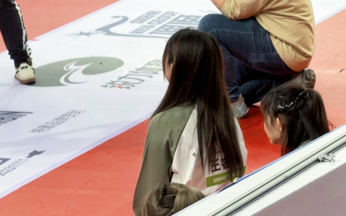 是的,这个最可爱的小队长是我女儿