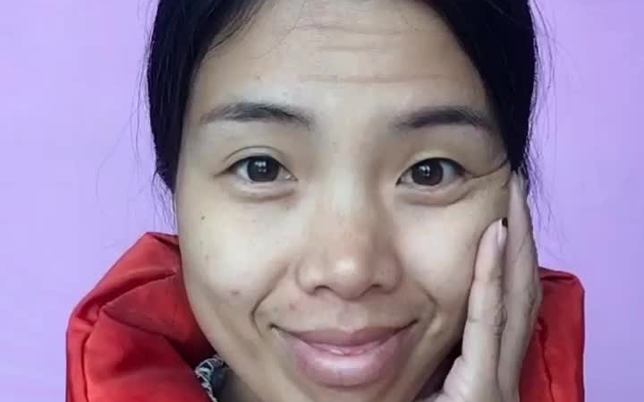 40岁大妈秒变18岁姐姐经纪人小微