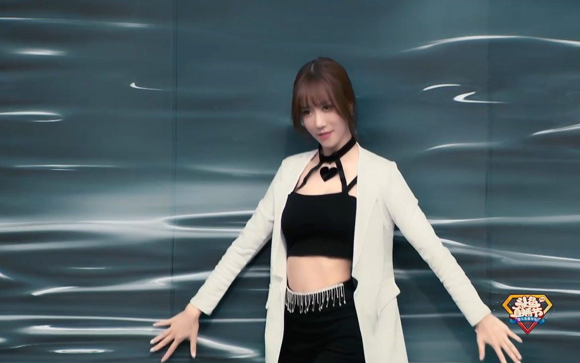 【2019斗鱼直播节】舞蹈串烧一分一秒 attention-南波儿大魔王