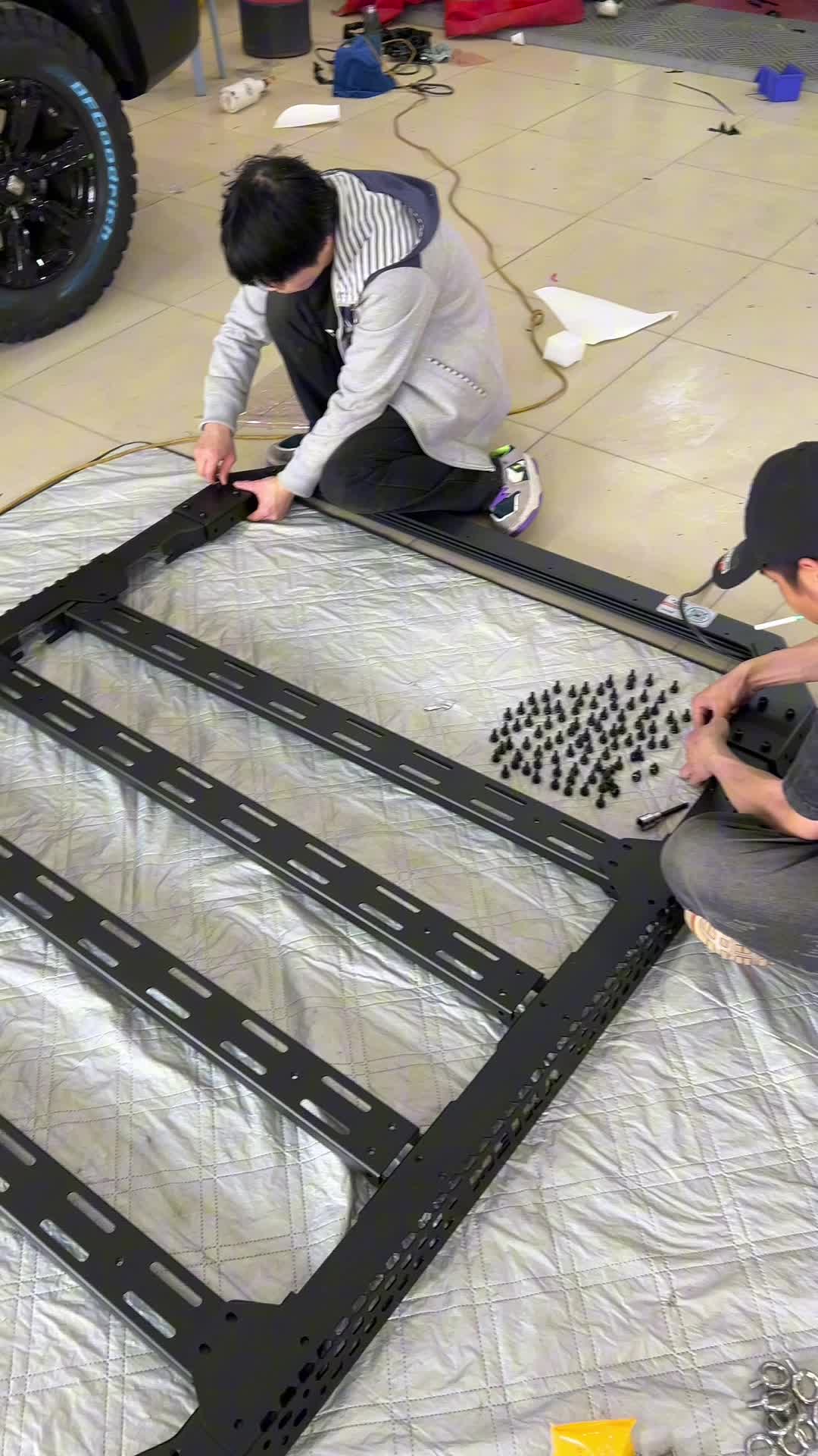 美卡行李架的螺丝是真多啊 #坦克300改装店 #坦克300改装 #硬派越野