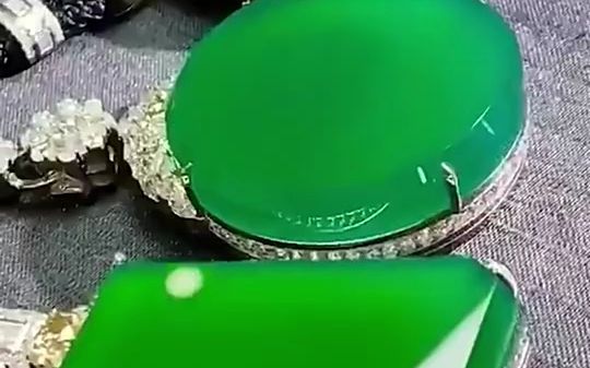 玻璃种翡翠平安牌一手,龙石种翡翠平安扣平安无事牌