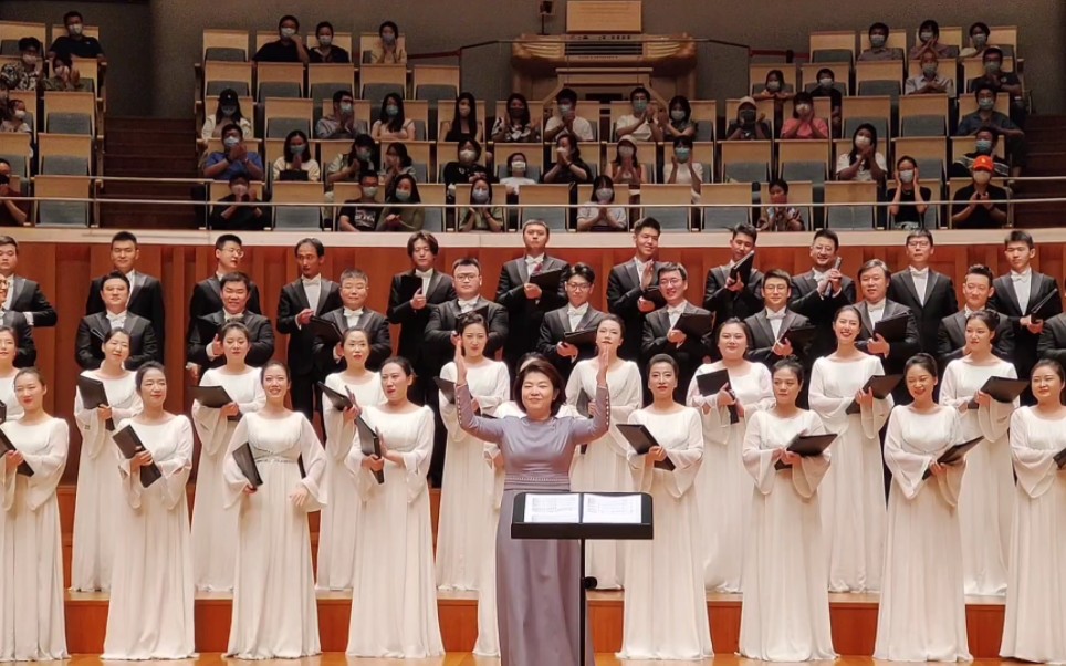 [图]2022年8月27日国家大剧院《浪漫仲夏夜》合唱音乐会谢幕加演《传奇》。