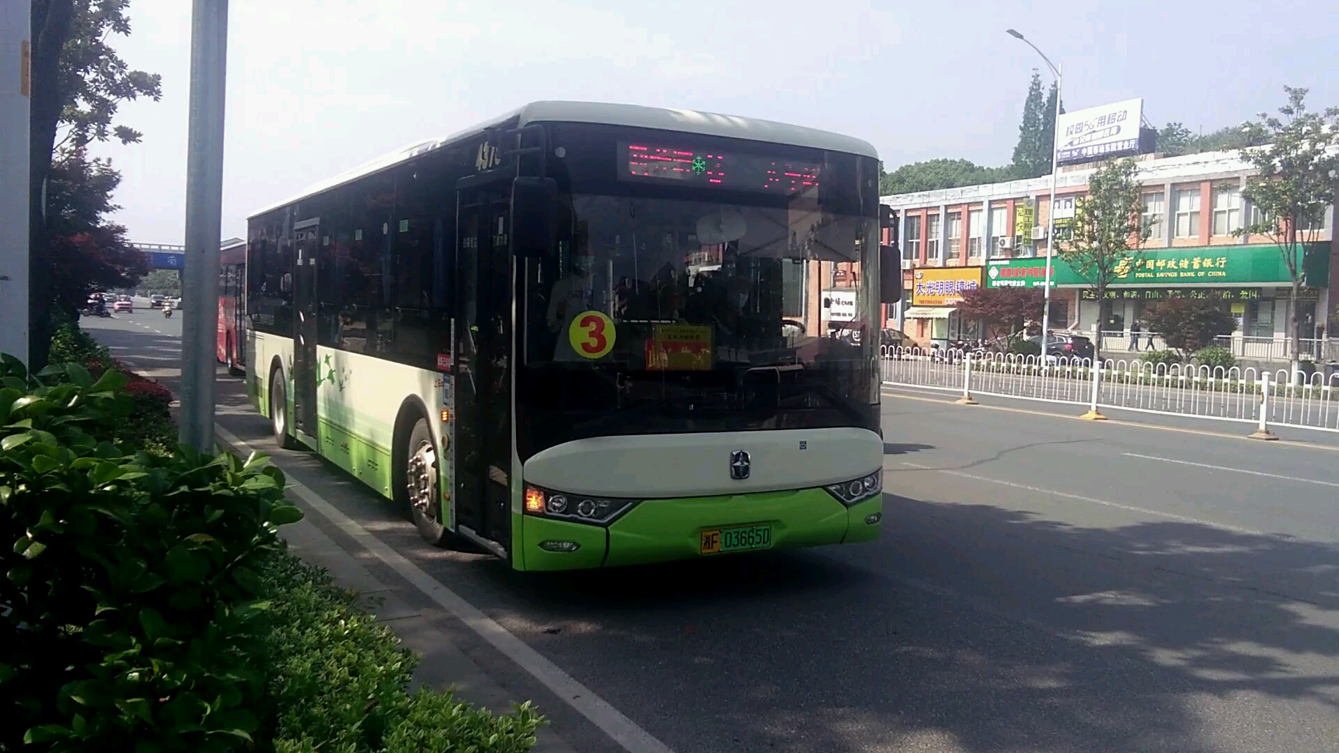 岳阳公交3路最新款亚星牌js6108ghbev18纯电动湘f03665d理工学院站