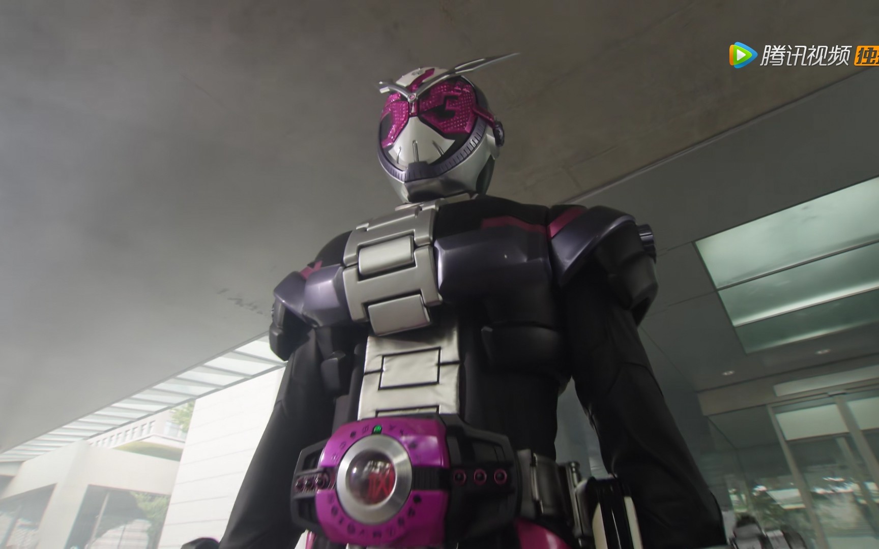 久等了!品红时王王小明来了!