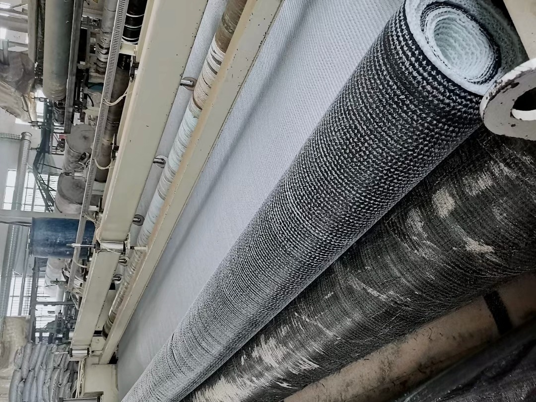 新疆膨润土防水毯人工湖垃圾填埋场gcl防水垫钠基膨润土防水毯土工