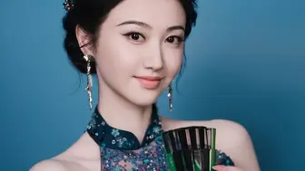 虽然景甜早期是资源咖，可是她谁的资源也没有抢