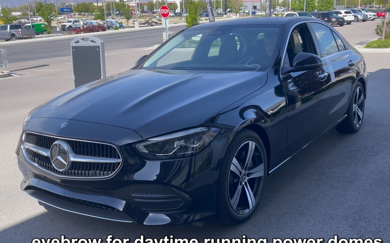 奔驰w206c级c3002022款北美黑哥哥测评机翻字幕敬请谅解