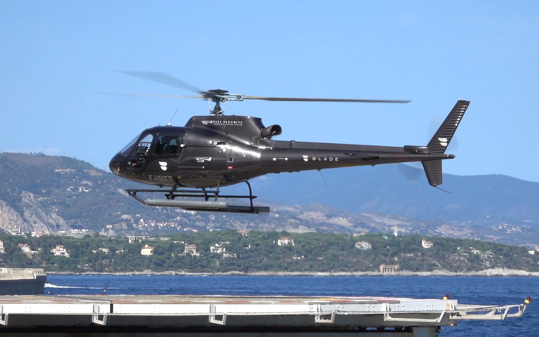 空客直升机h125 ( as350)直升机场起降