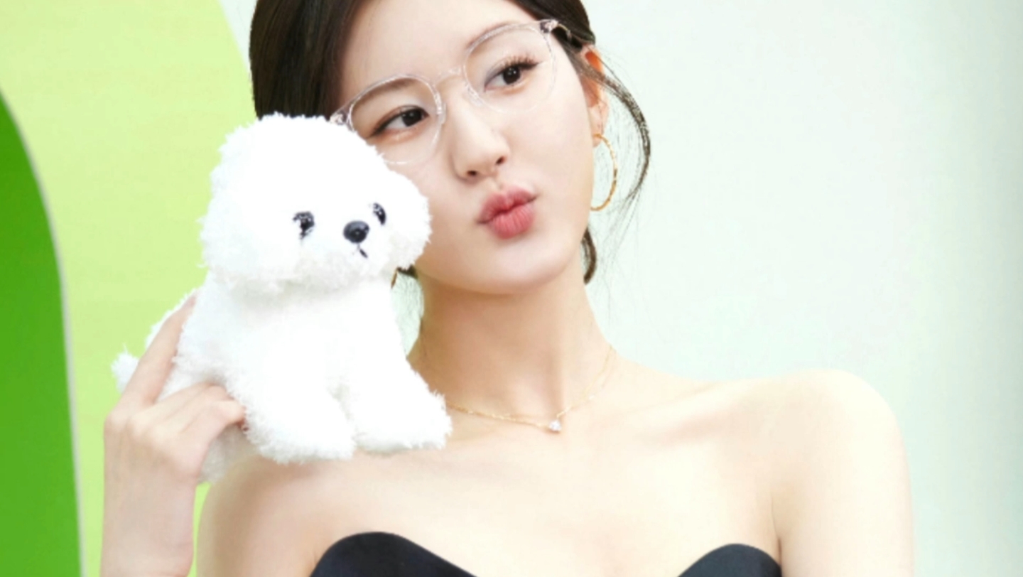 眼镜娘～赵露思