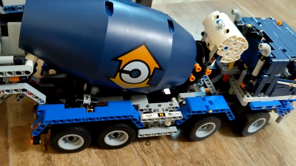 乐高混凝土搅拌车42112成品展示,细节棒棒哒