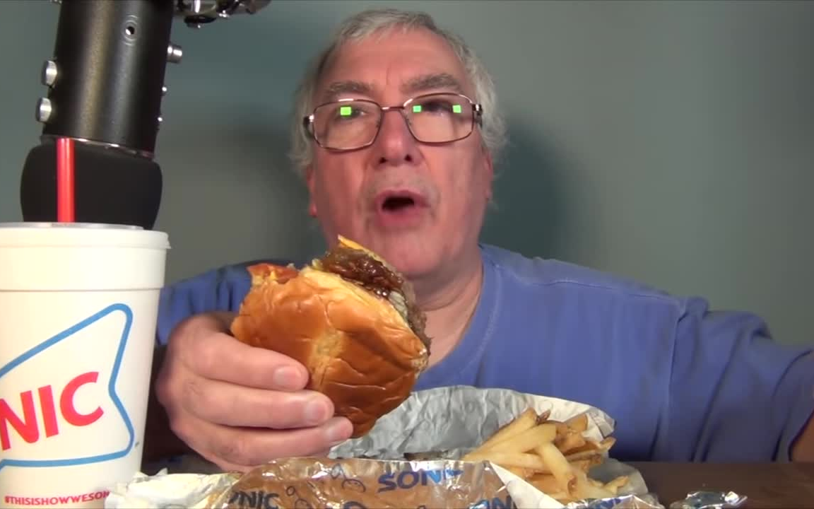 morpheus大叔吃汉堡包