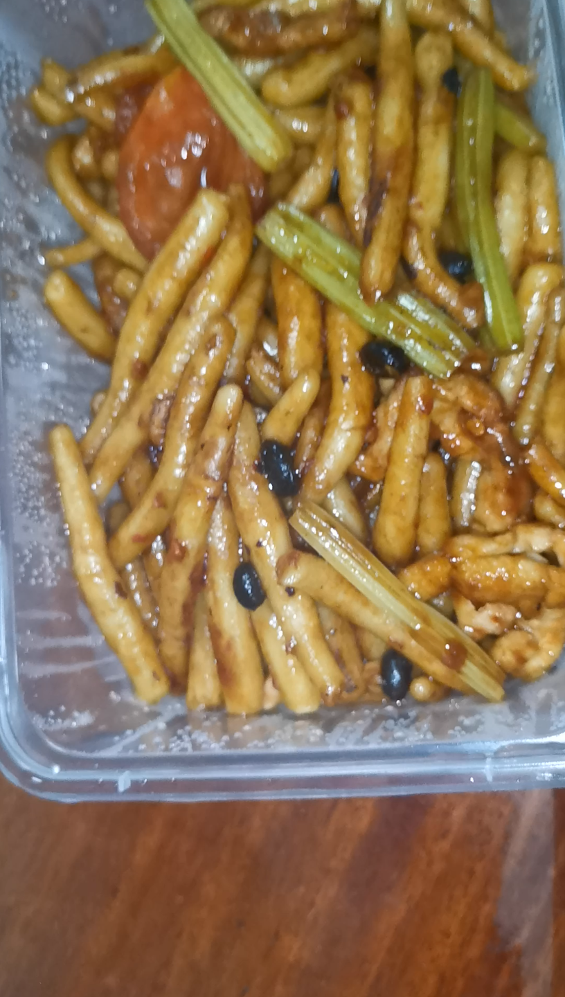 活动  老友炒粉虫