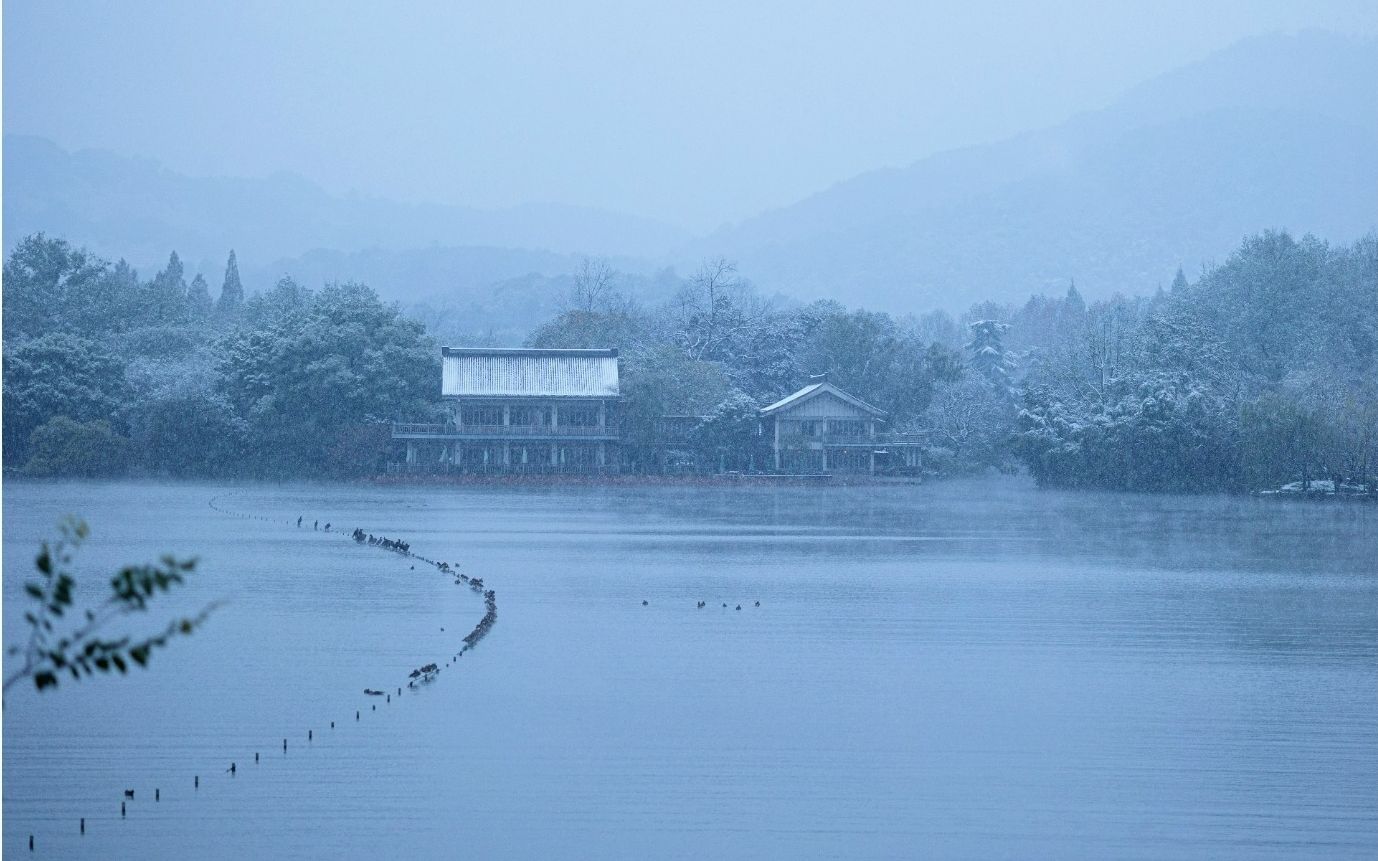 《西湖ⷥˆ雪》看来我凌晨五点起来去西湖真的是雪赚!哔哩哔哩bilibili