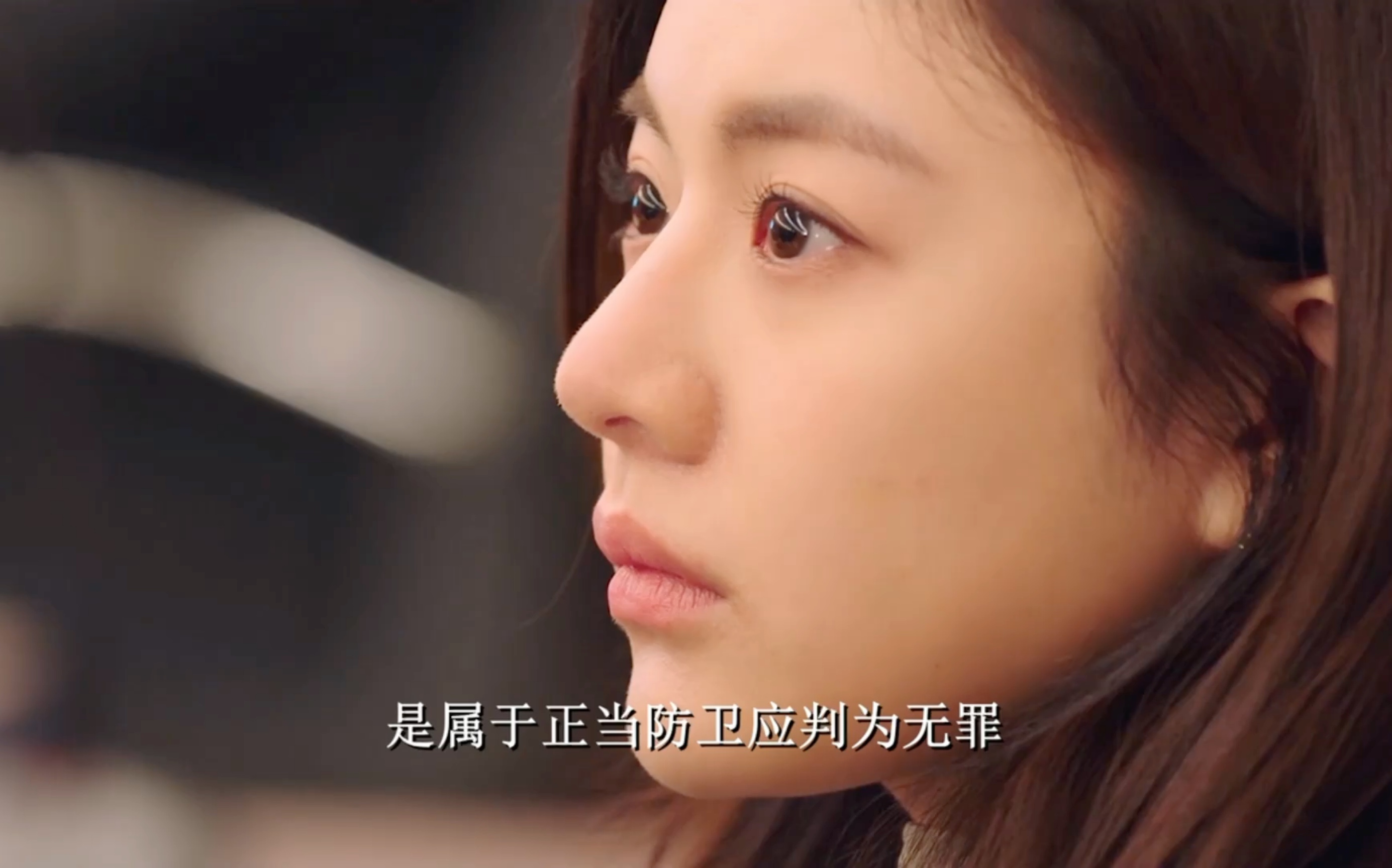 韩剧《至上之法》美女竟被男友吐口水,女友一起之下把他告上法庭_哔哩