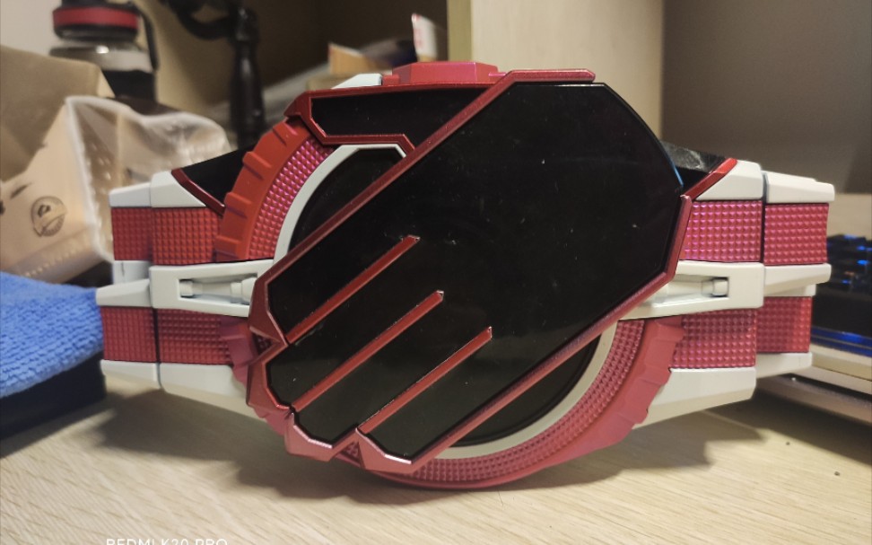 假面骑士wizard,法爷腰带重涂(其实是白魔法师)重涂成白色的.