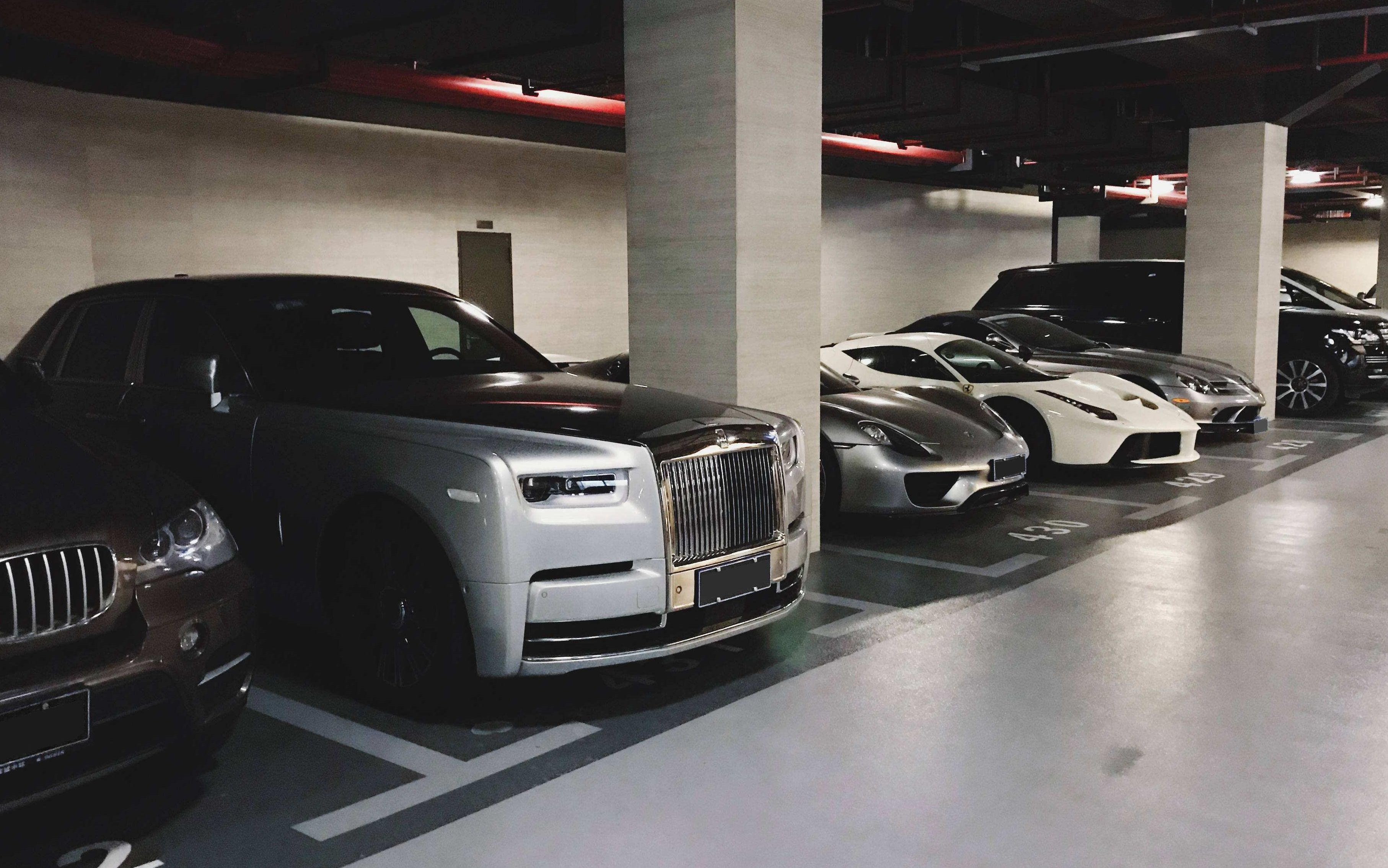 实拍广州最牛的停车场,各种兰博基尼法拉利宾利,停放着各种豪车