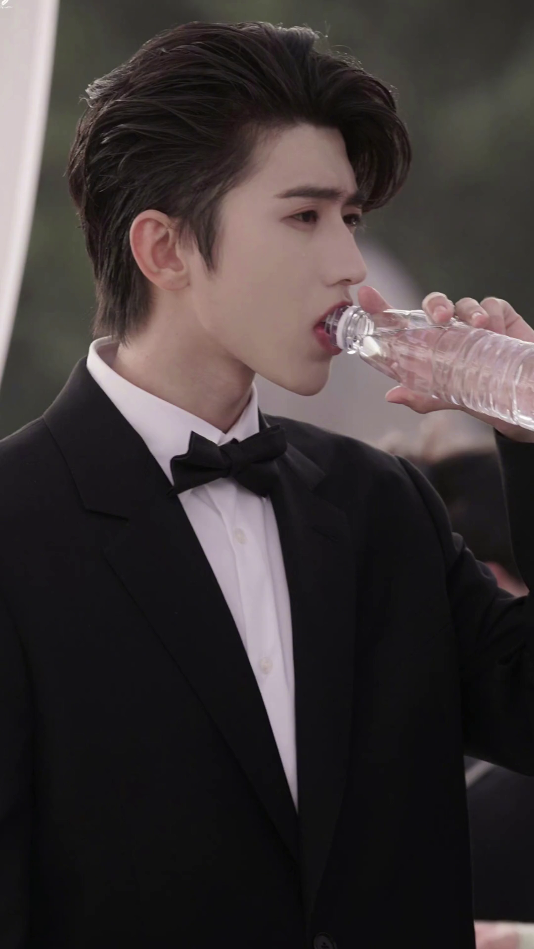 蔡徐坤gq盛典当男朋友看到蔡徐坤刚刚gq造型图以后我直接三个