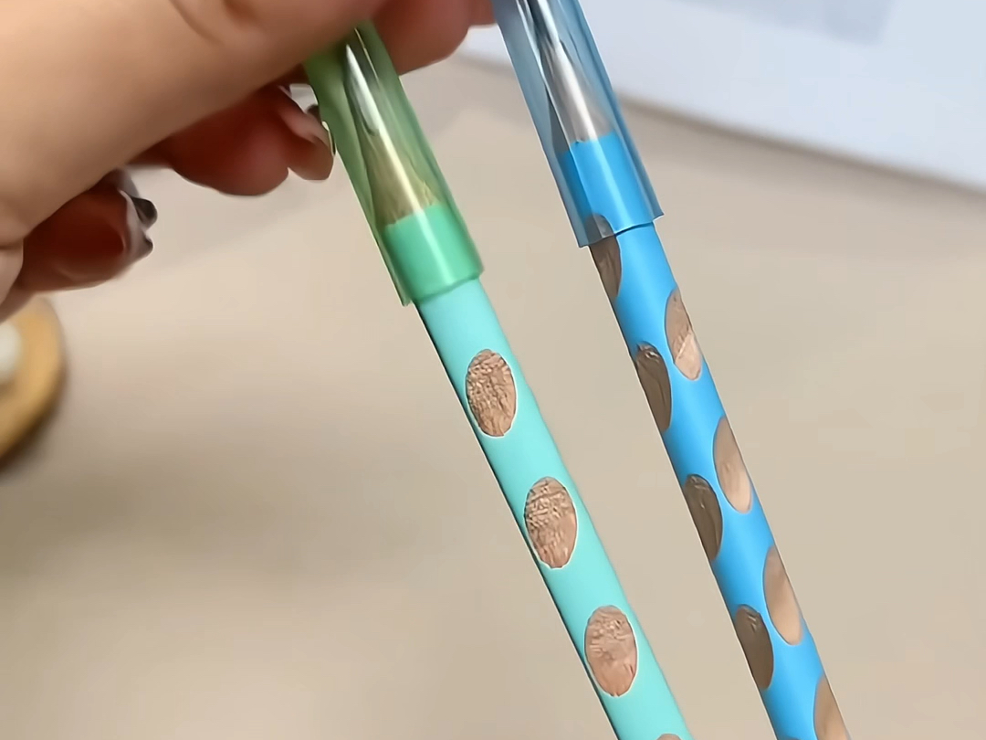 这个透明铅笔帽也太好用了,保护铅笔的同时还可以延长铅笔