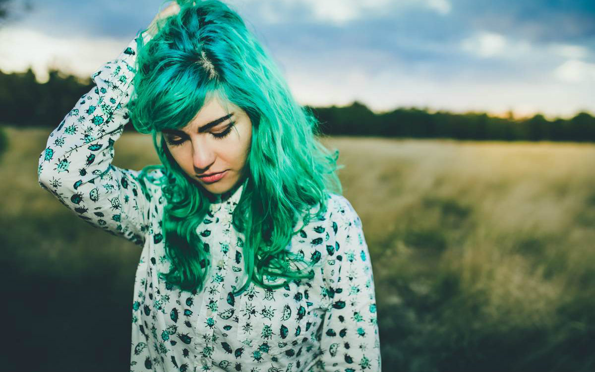 【phoebe ryan】chronic 【美国新晋女声超好听单曲官方mv】_哔哩哔哩