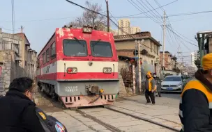 Скачать видео: 安阳市区最后的铁路专用线三角线再次过车