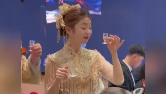 盘点那些婚礼上的活宝新娘，娶个这样的媳妇，婚后生活该多有趣啊婚礼搞笑瞬间 看一遍笑一遍 婚礼现场