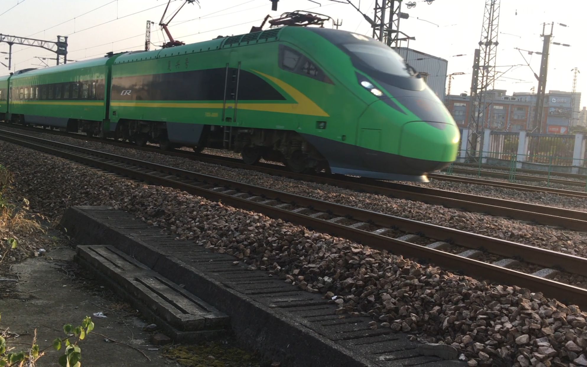 垃圾桶出没,d718次杭州-北京通过杭州艮山门动车所_哔哩哔哩_bilibili