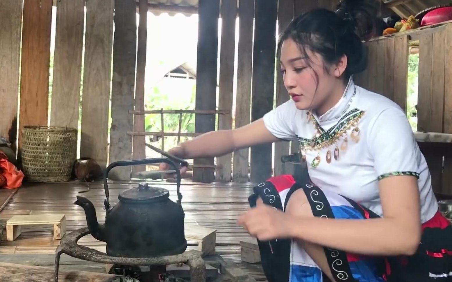 越南农村姑娘做饭图片