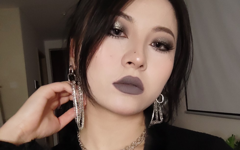 原相机换头| 单眼皮烟熏妆太拽姐了