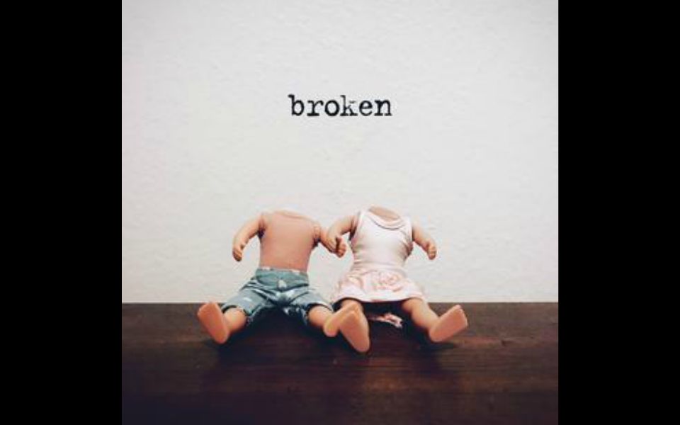 [图]【MV】【中英双语】broken-lovelytheband