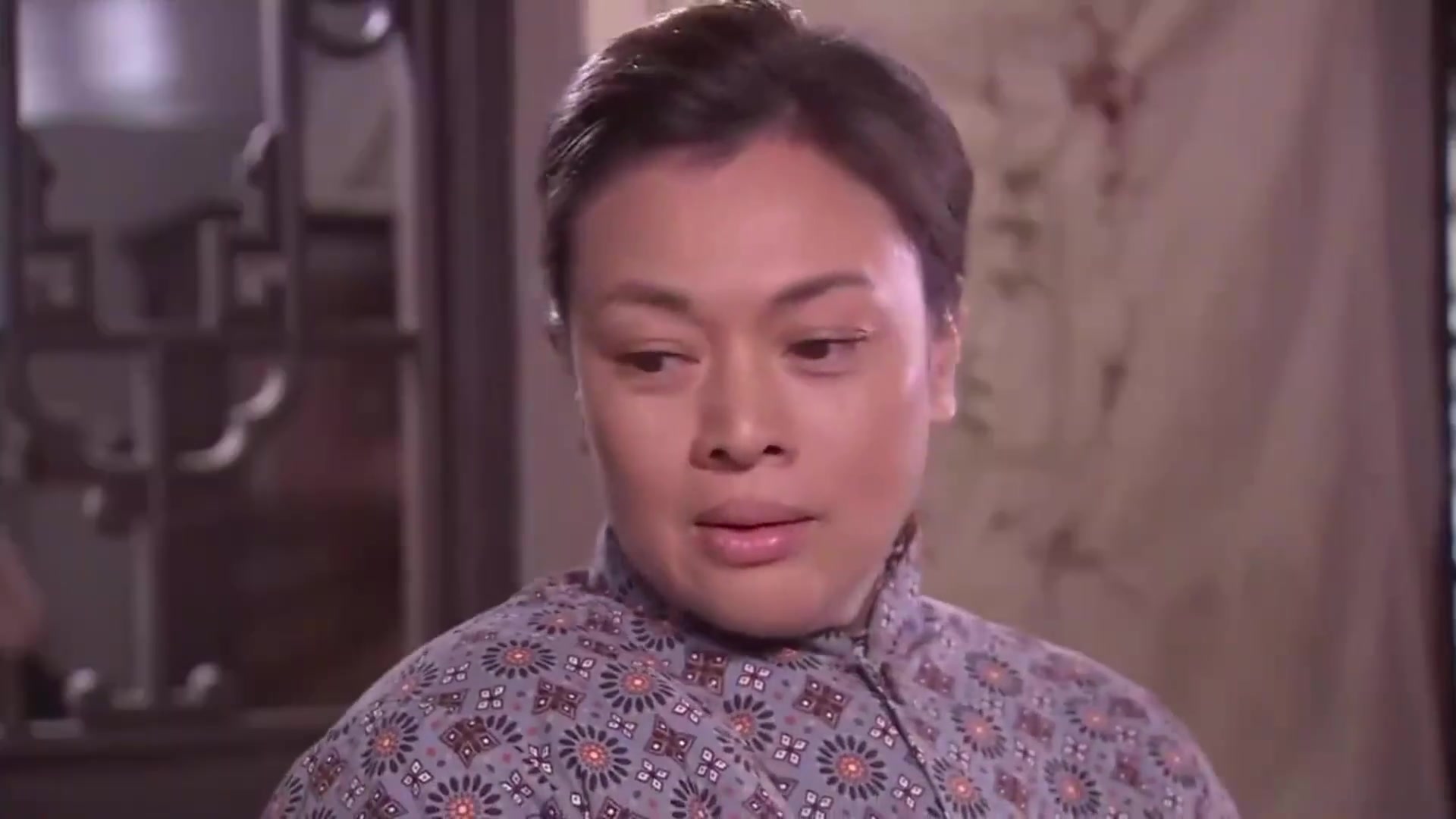 二叔:二叔赶回家过年,拿出买的年货,一家人大鱼大肉!