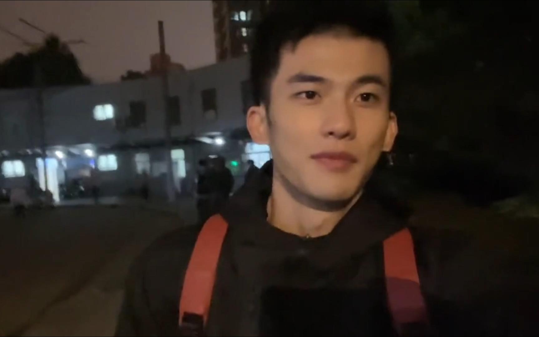 阳光干净的男大学生谁不爱呢