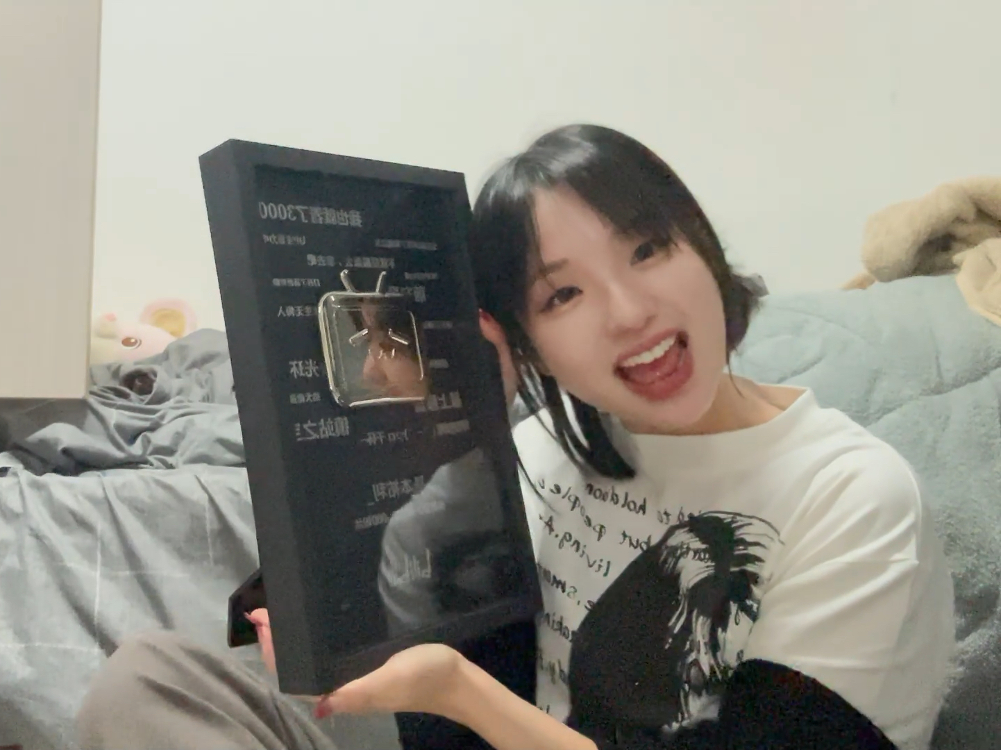 哔哩哔哩朋友们大家好ヽ(^。^)丿 谢谢有你们我收到了银色牌!一起打开吧!我太激 - 哔哩哔哩