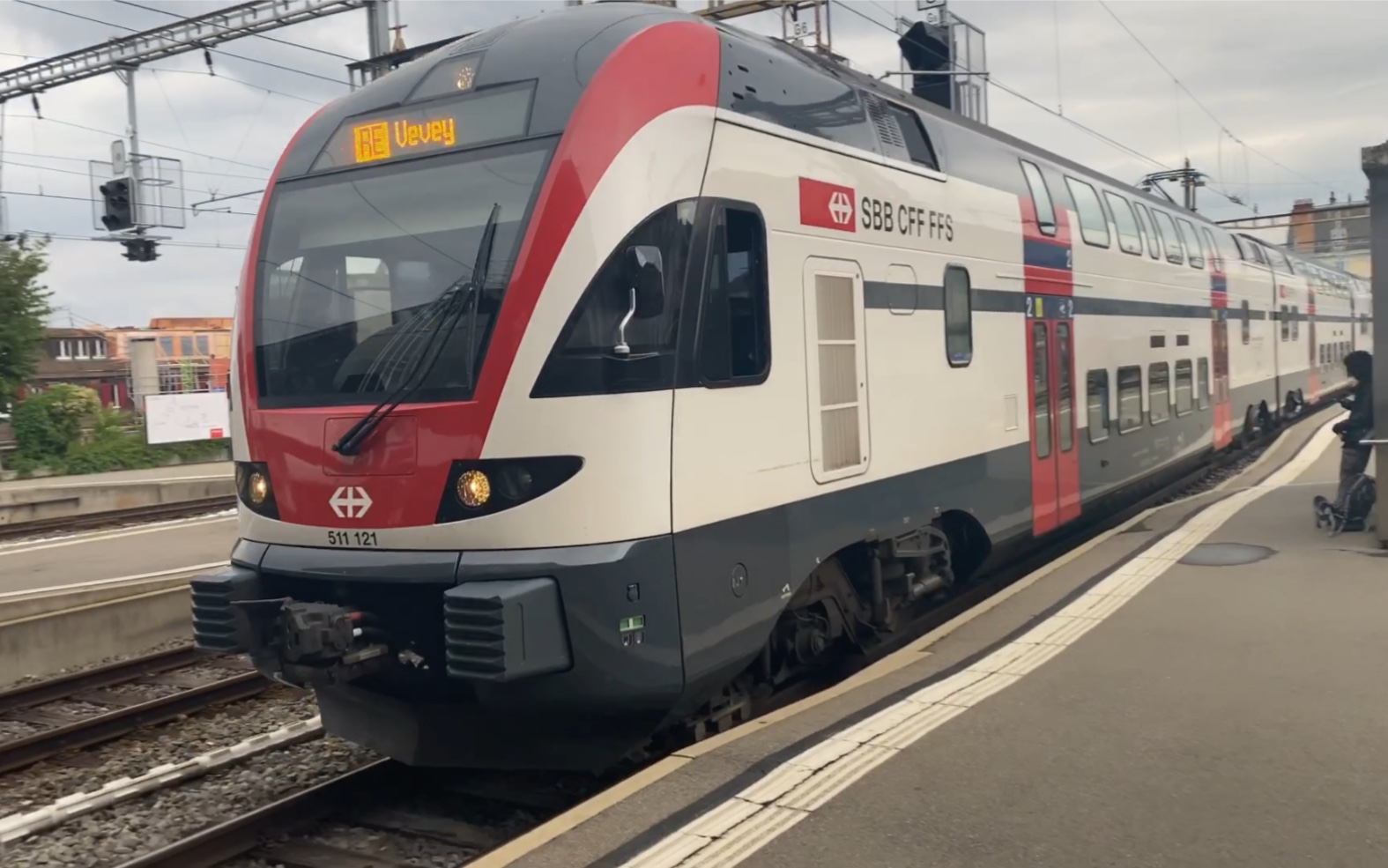 瑞士联邦铁路rabe511双层动车组4 4重联编组re线veve