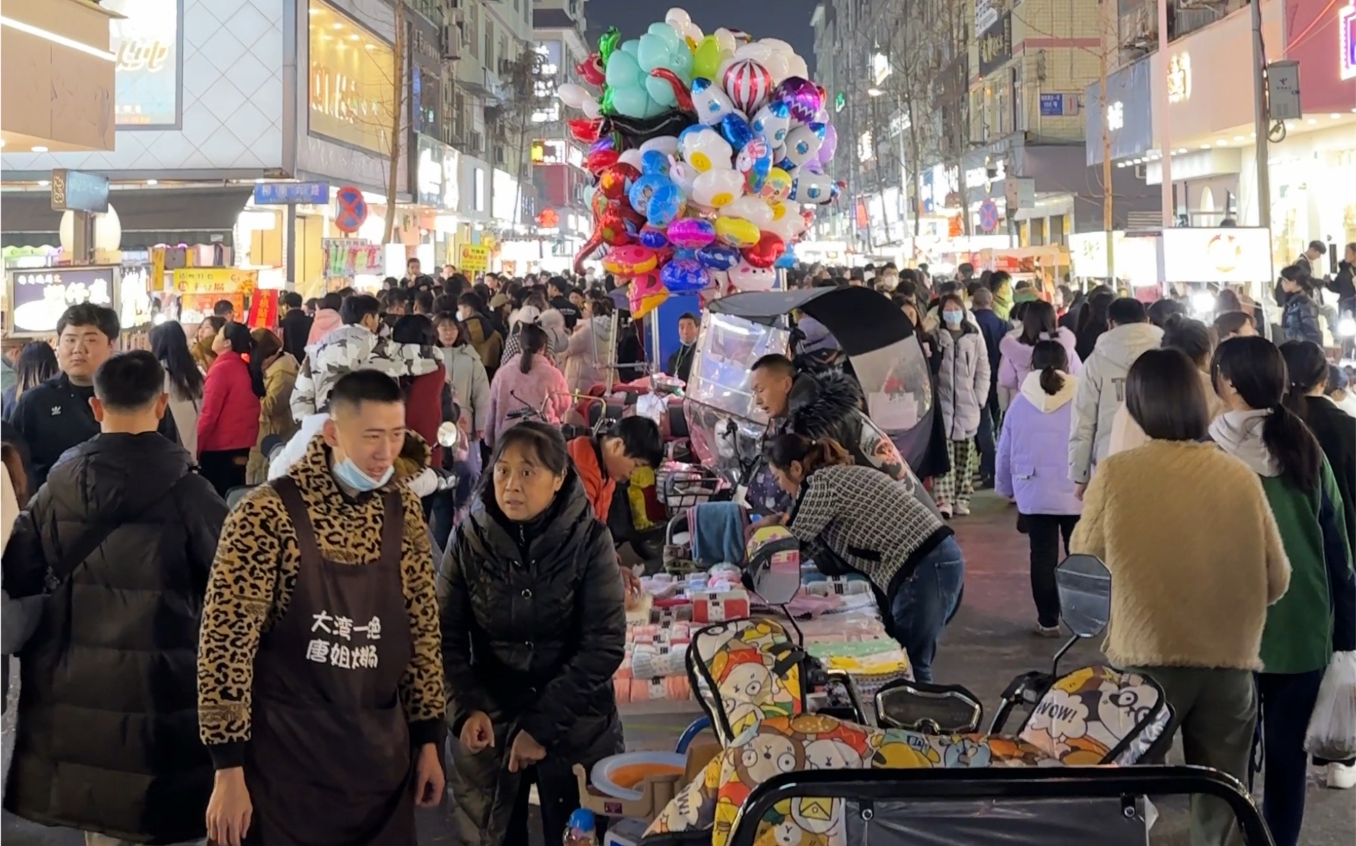 成都五大夜市头首非柳浪湾夜市小吃一条街莫属