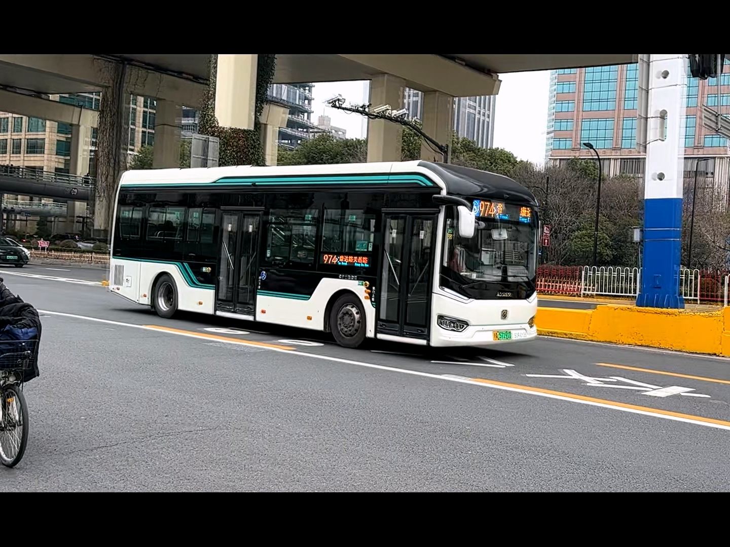 上海公交 巴士四公司 974路 s0r-0135