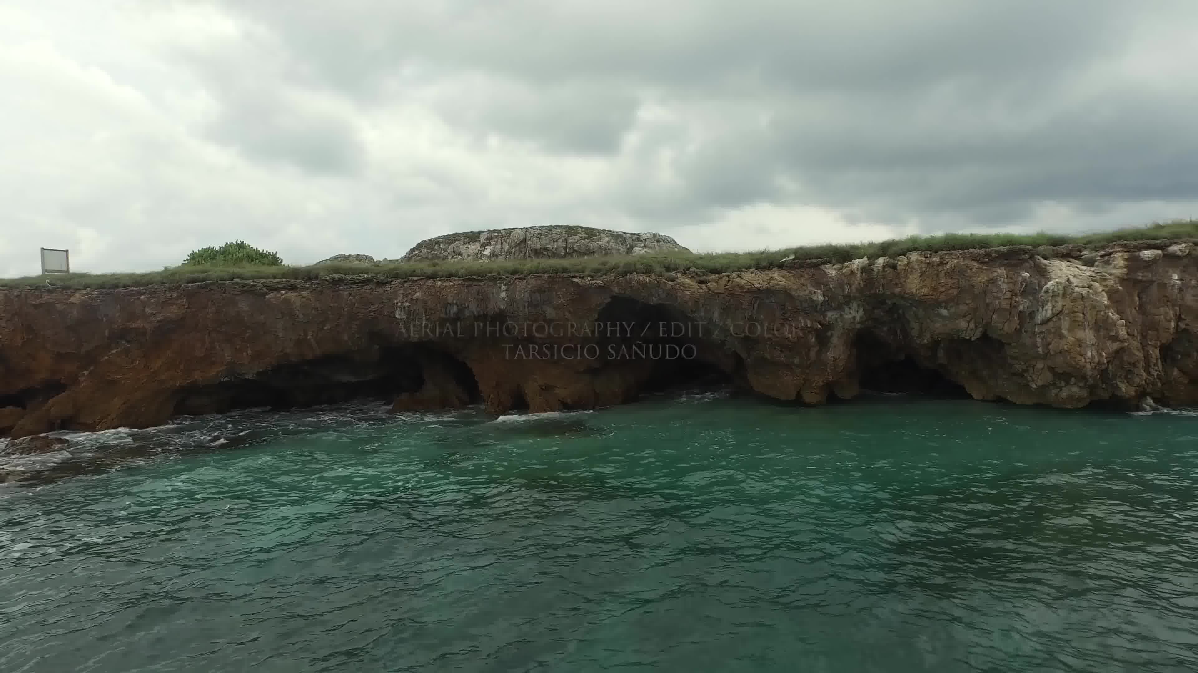 [图]4K 全球最美海滩之一，空中拍摄玛丽埃塔群岛（墨西哥） Islas Marietas desde el aire