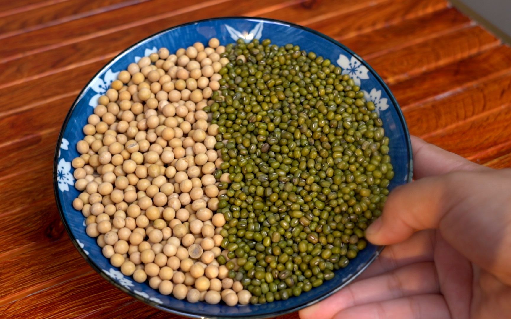 黄豆和绿豆,学会这样做,咬一口满嘴香,全家人爱吃,出锅流口水_哔哩