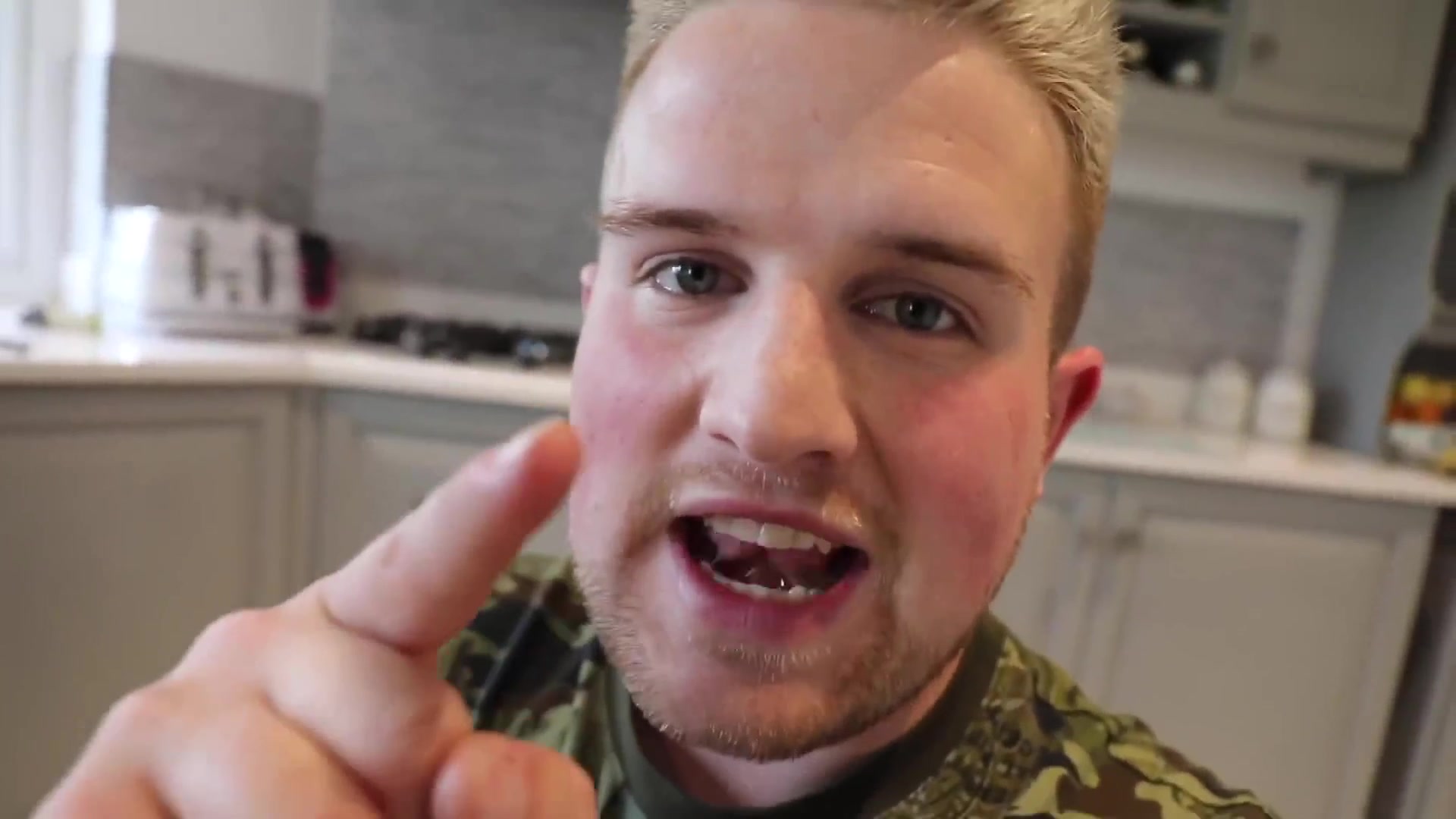 elliot的整人计划 给ben喂安眠药恶作剧(大翻车)_哔哩哔哩 (゜-゜)つ