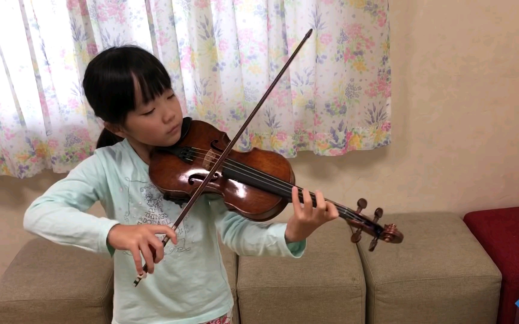 [图]日本双胞胎小女孩 & 帕格尼尼24首随想曲 No.5 & 小提琴 / Paganini No.5 - Violin