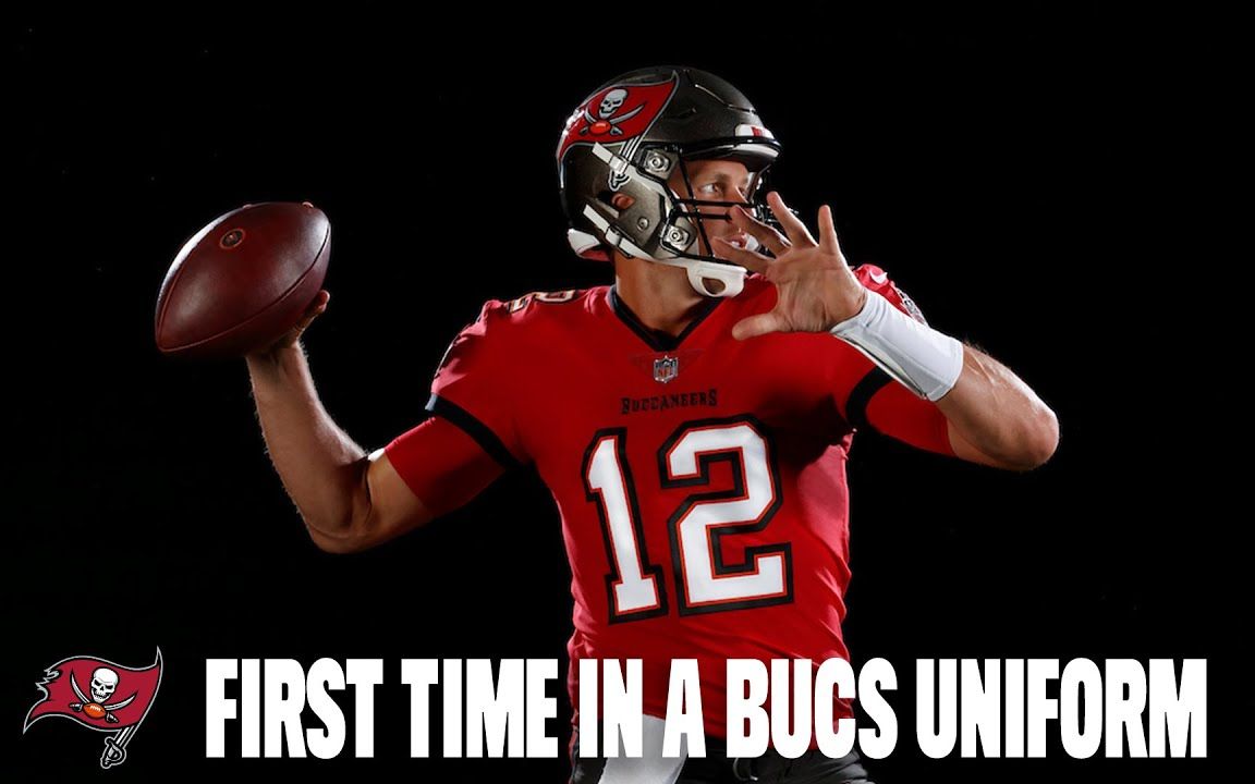 nfl坦帕湾海盗四分卫tom brady终于穿上了球衣_哔哩哔哩 (゜-゜)つロ
