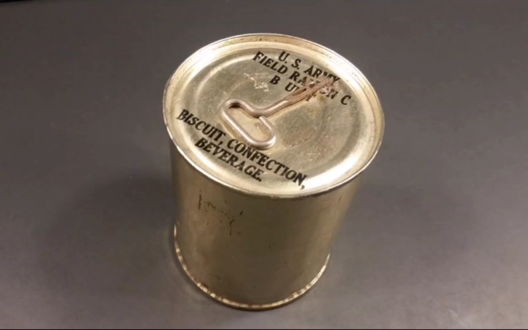 1943年的军粮开箱试吃,抽一口二战老香烟,简直是老古董了!