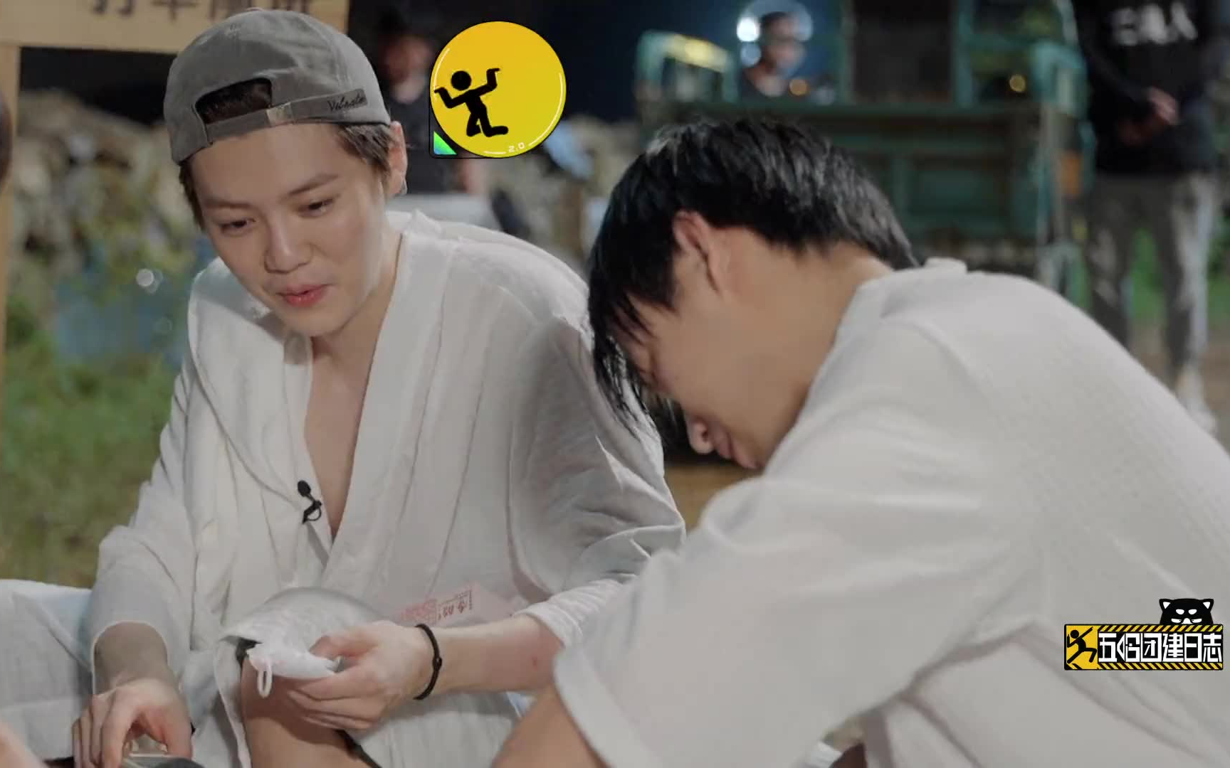 【五哈2】"洗脚小白"上线→鹿晗给邓超洗脚初体验