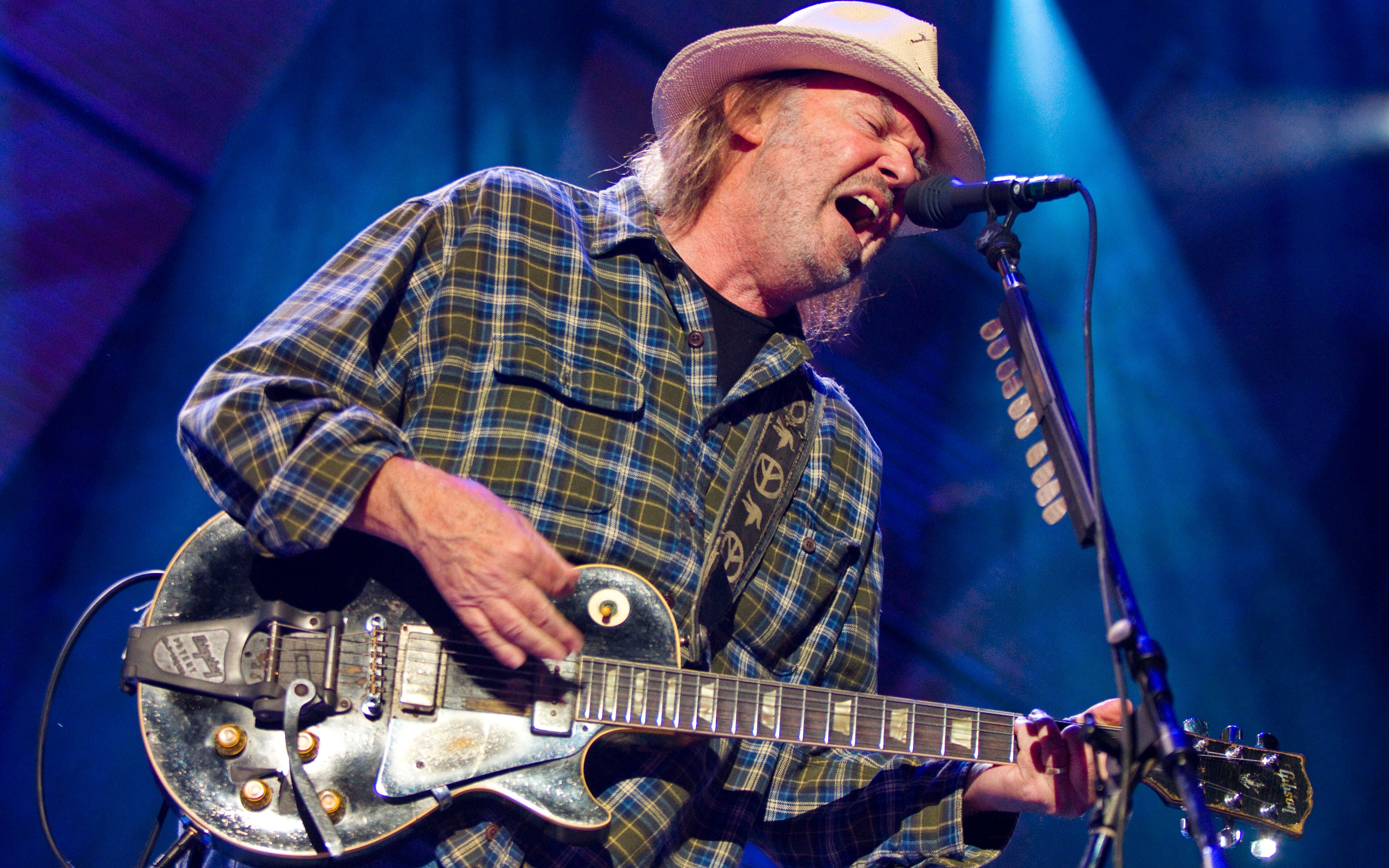 neil young - keep on rocking in the free world