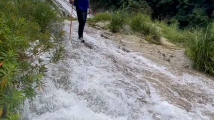 又发现一个好地方~摄影戏水圣地~惠水县岗度镇七一瀑布群,一个又一个的瀑布,一个又一个的风景(目前还没收门票,停车费每天才十元,安营扎寨每顶帐...