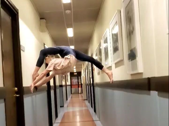 contortion  contortion柔术软功  zlata柔术  一字马  柔术下腰