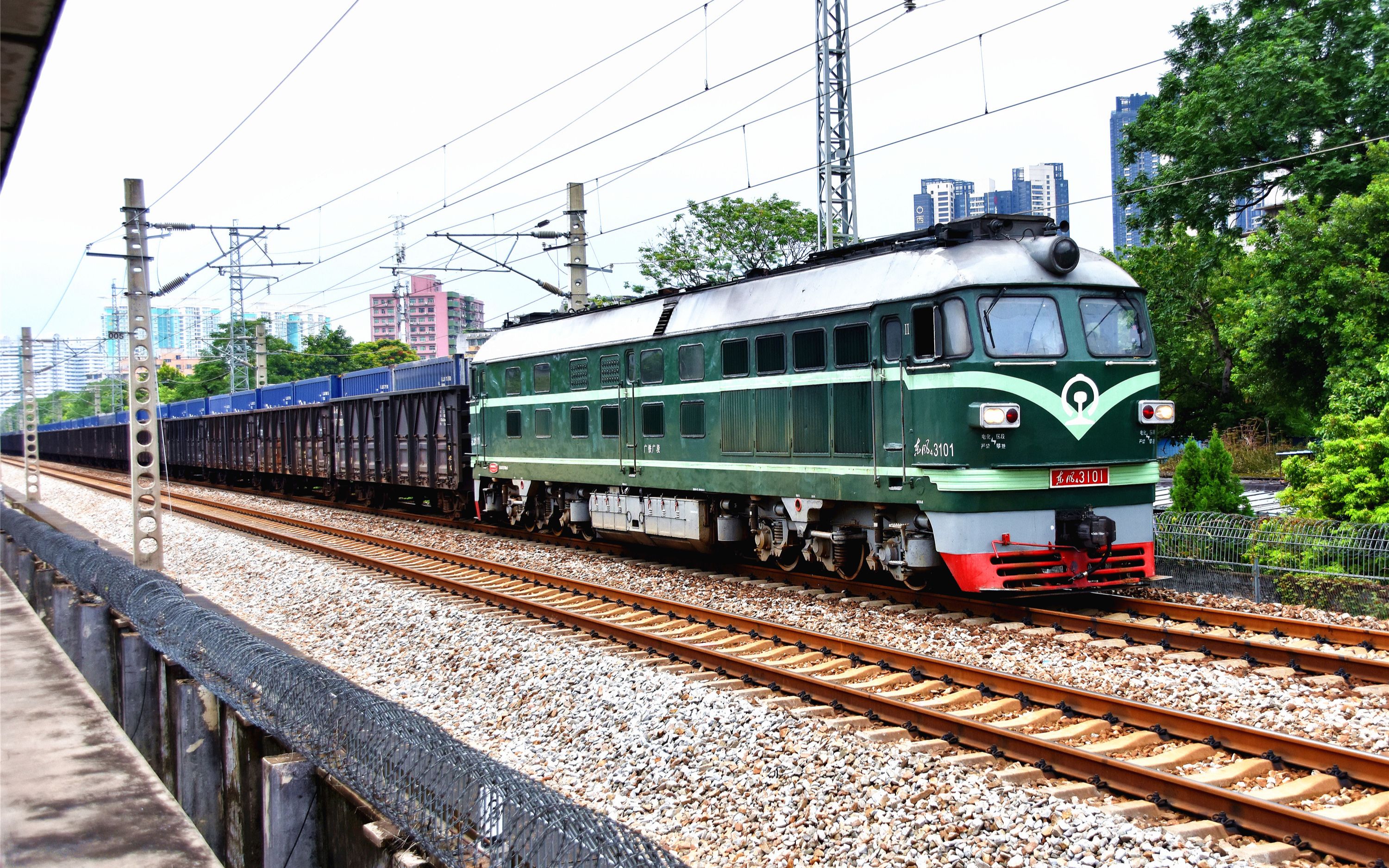 东风4b"西瓜"3101牵引集装箱敞车41182通过广茂线小桥涌基