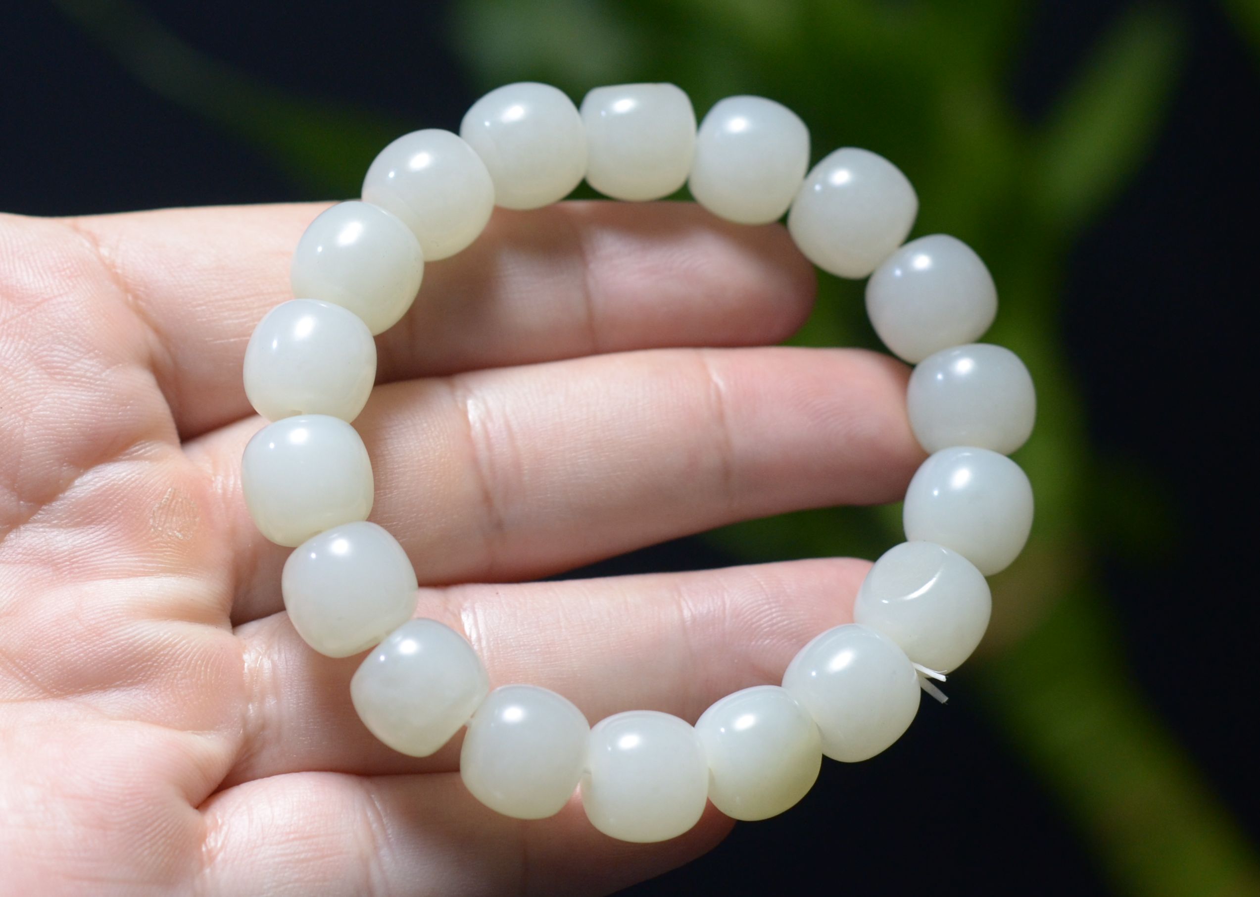 爱籽玉app新疆和田洒金皮高密老熟白玉籽料18颗老型珠手链